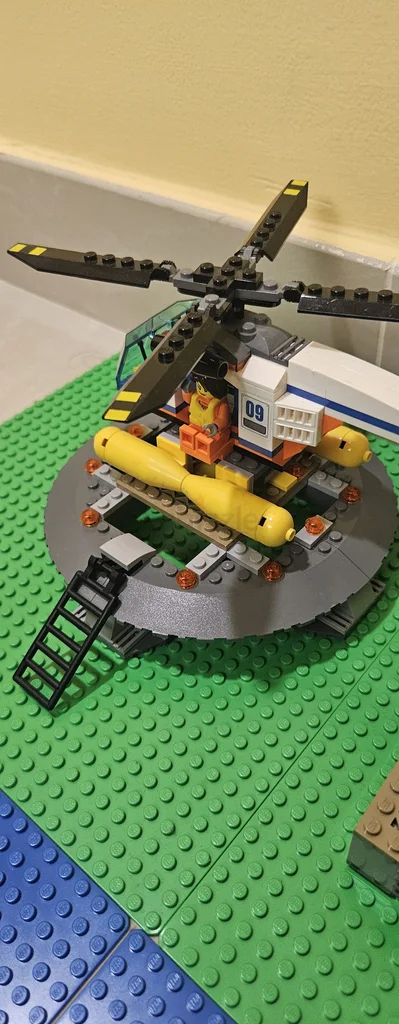 LEGO CITY 60167 Maritime Rescue Team and Command Base Boat62863824540161112