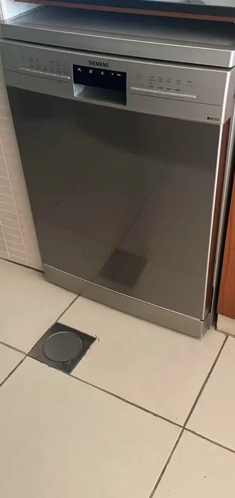 Effortless Dishwashing with Siemens Built-in Dishwasher!