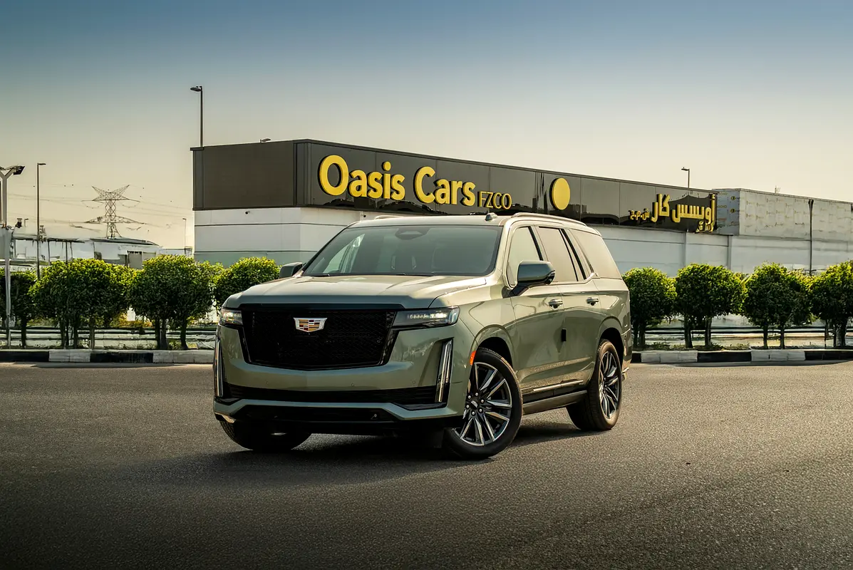 Cadillac Escalade 2023 — photo 1 of 18