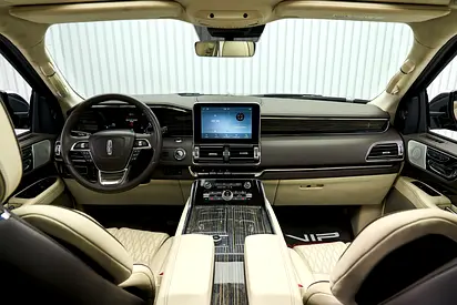 صورة 8 لـ 2021 Lincoln NAVIGATOR
