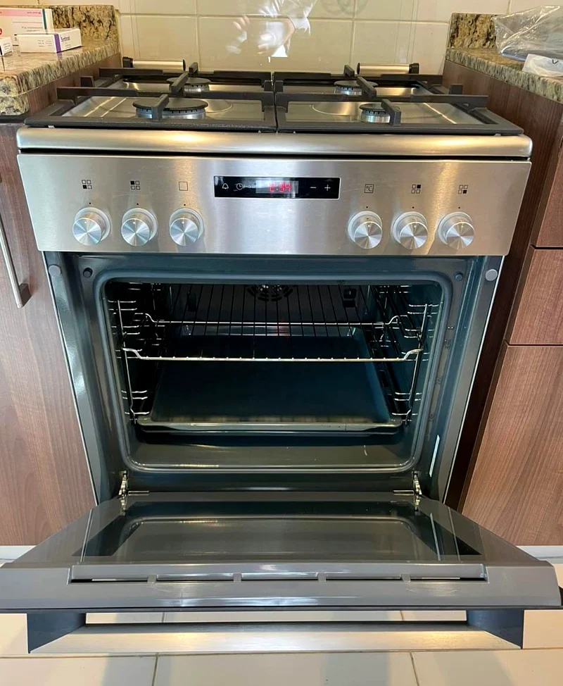 SIEMENS Brand Latest Model , Top Gas 4 Burner Oven Electric Cooker Size 60 X 60 cm63247752953346112