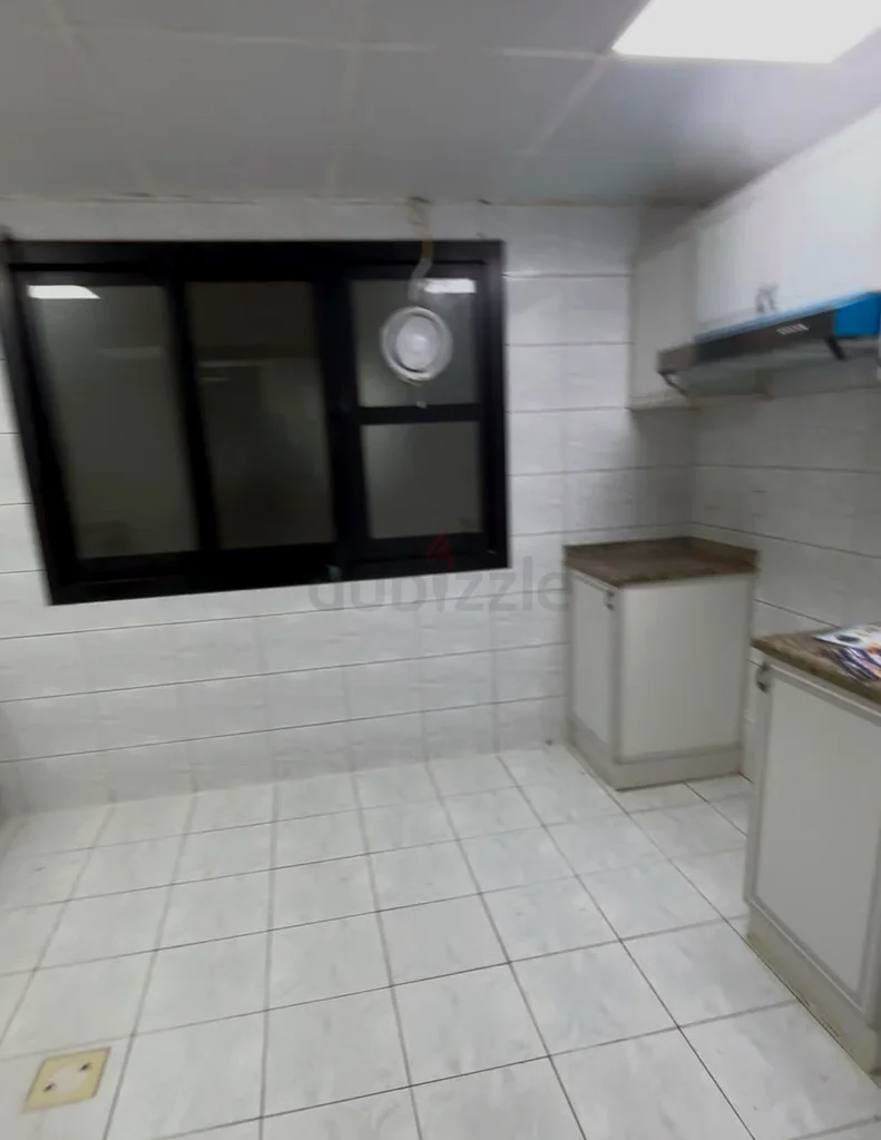 1BHK, available 2-3person share (Fili restaurant building)62868789998466111