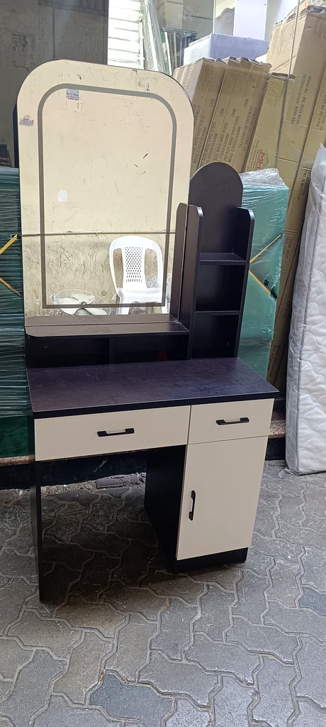Chic Two-Tone Dressing Table with Mirror63219825783427112