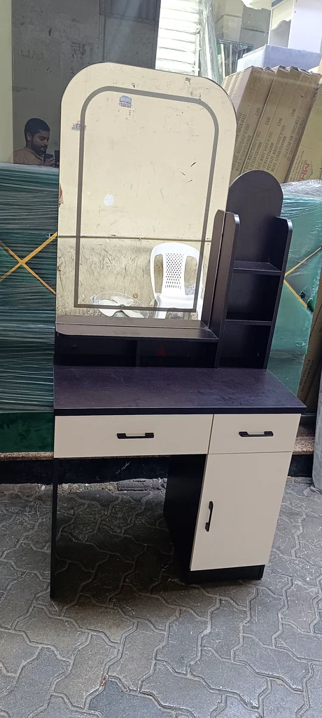 Chic Two-Tone Dressing Table with Mirror63219825783427111