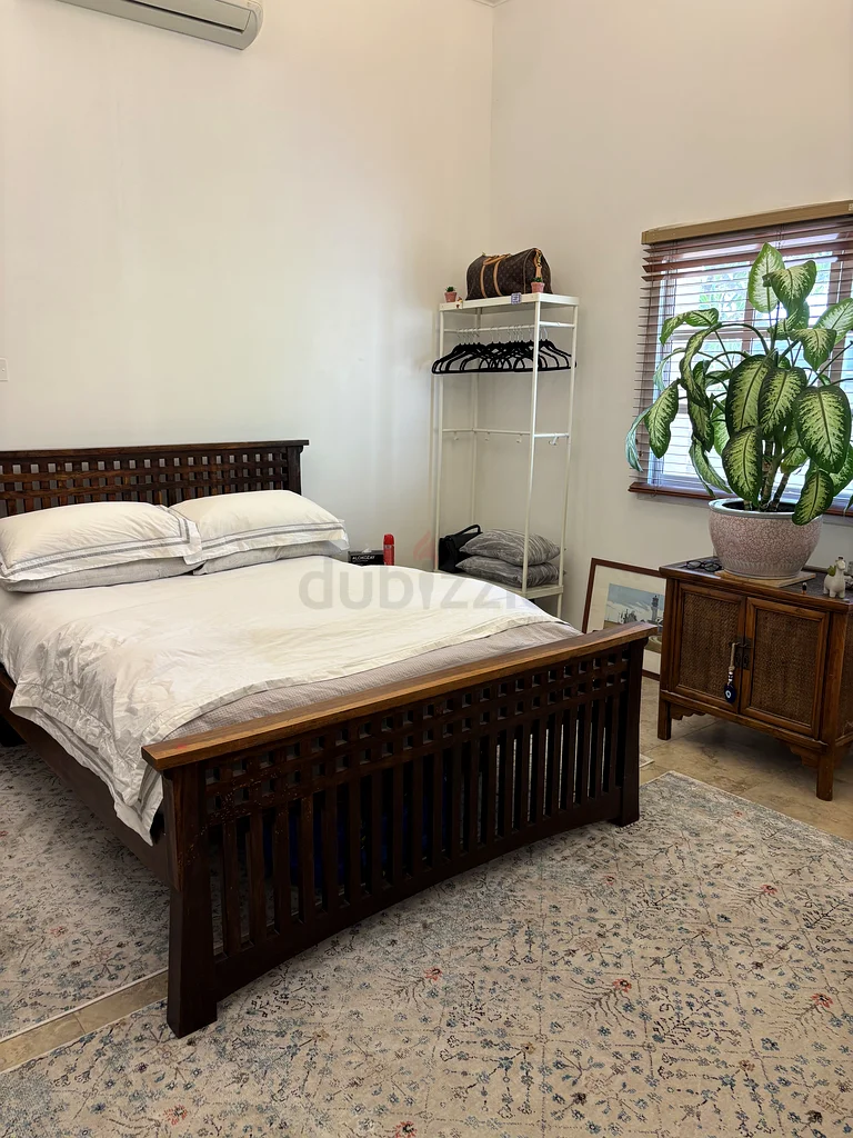 Furnished en-suite room available in a 3BR villa in Al Barsha 2. All bills and live in maid included63143965278211114