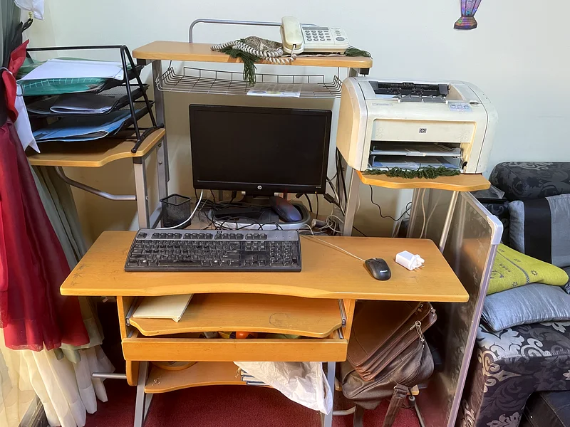 Computer with table for sale63254493287299118