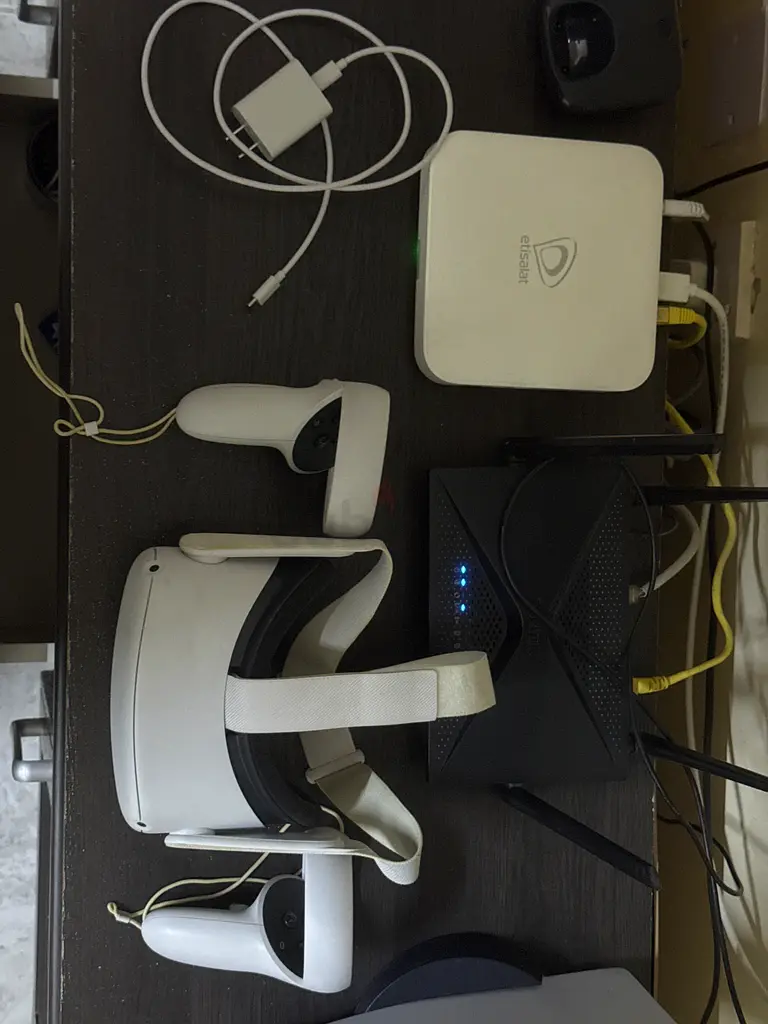 Oculus quest 2 clean and not used alot