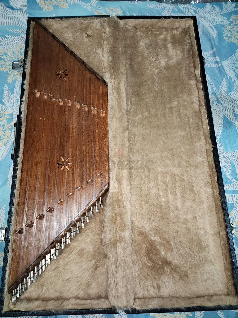 QANUN or SANTHOOR63207396277121111