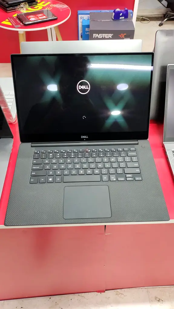 Dell Laptop - Sleek Design and Powerful Performance!63255527574403111