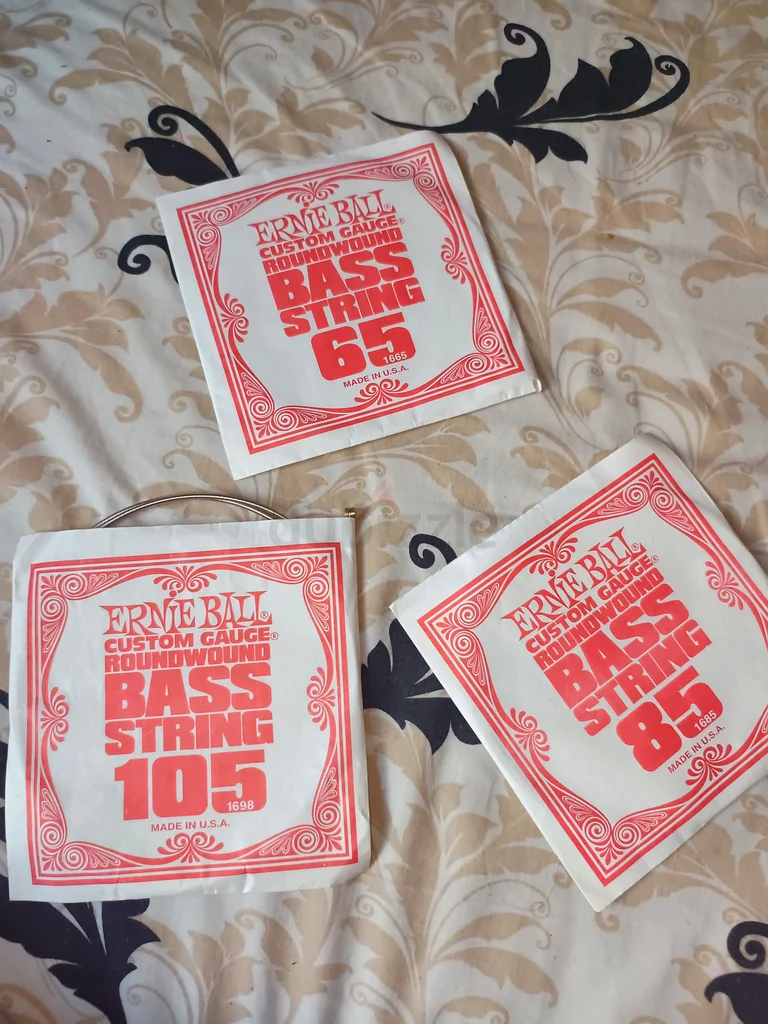 65, 85, and 105 gauge bass strings632301928232971110