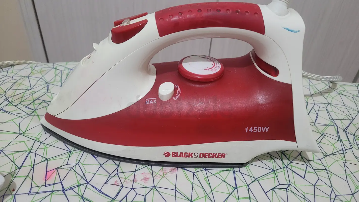 مكواة Black Decker فعالة - بقوة 1450 واط!
