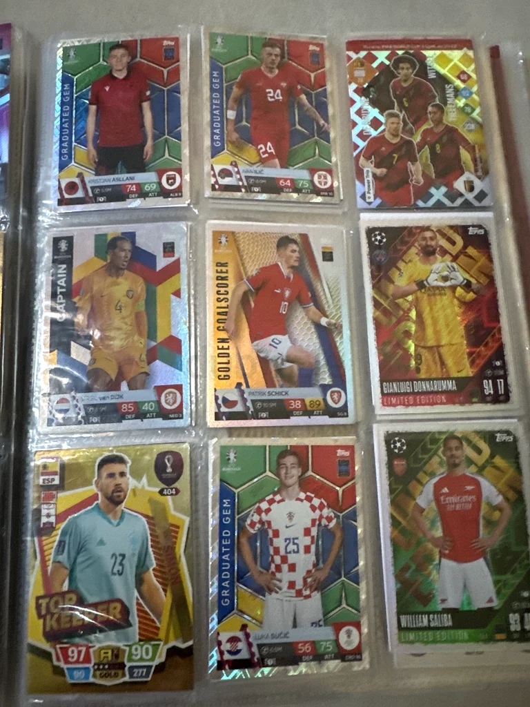 Football cards there is more card than the picture and you will get a free binder63193112269443114