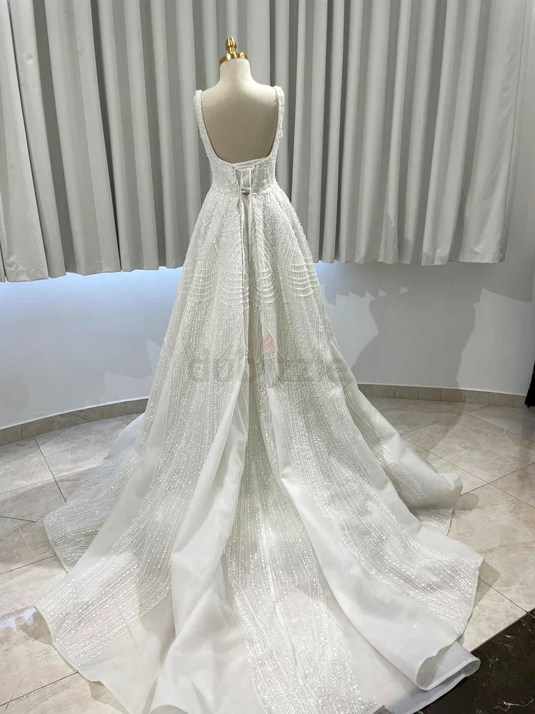 فستان سهرة أبيض مزين بالخرز بشكل مذهل63173144706051114