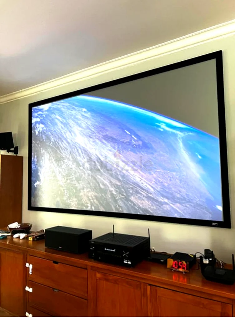 حزمة نظام السينما المنزلية! جهاز عرض إبسون EH-TW9400 بدقة 4K وتقنية HDR، 2600 لومن، مع شاشة إيليت سكرينز CineGrey 13563262936207106111