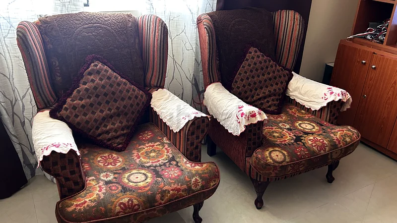 أريكة وطاولة قهوة63186766226945111