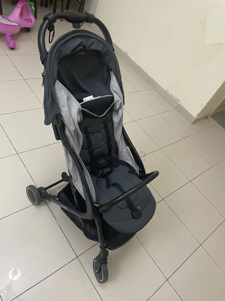 عربة أطفال مع مقعد سيارة متوفرة62865809737347114