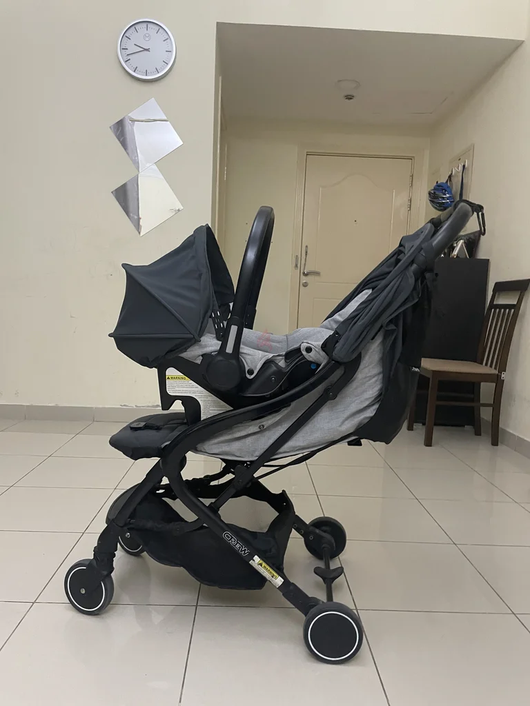 عربة أطفال مع مقعد سيارة متوفرة62865809737347112