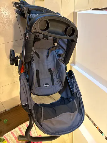 Urgent sale Chicco stroller - weight capacity 22 kg