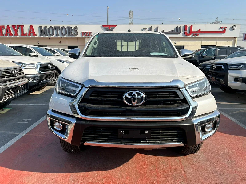TOYOTA HILUX SR5 2.7 AT WITH PUSH START WHITE 202563147688660739111
