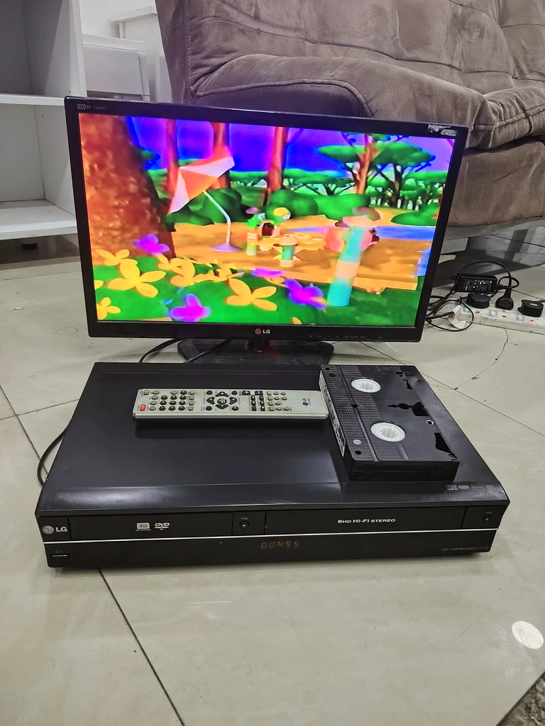 Lg VCR and dvd player63263521297411114