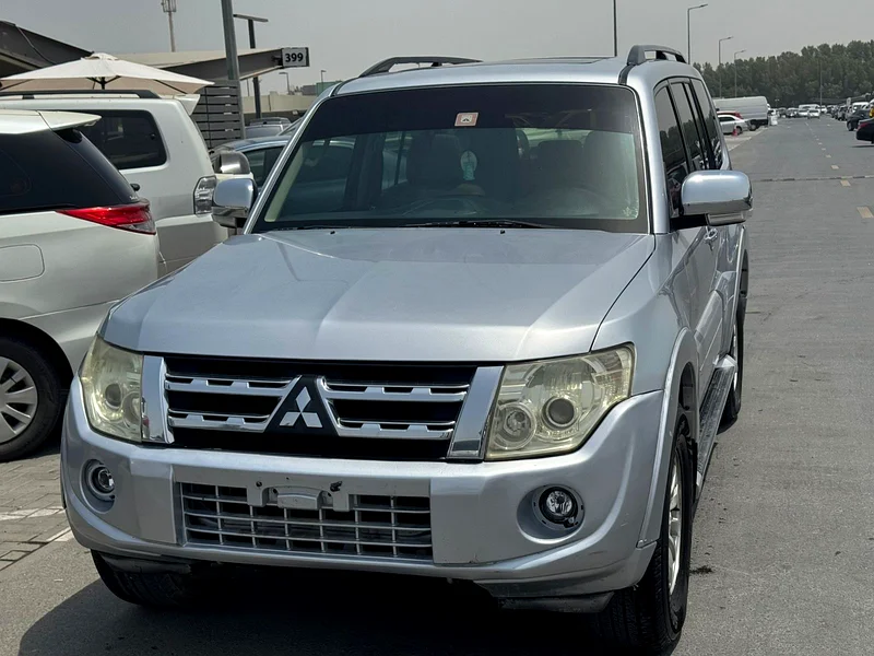 Mitsubshi pajero 2014 silver color fullopshin63152749529731111