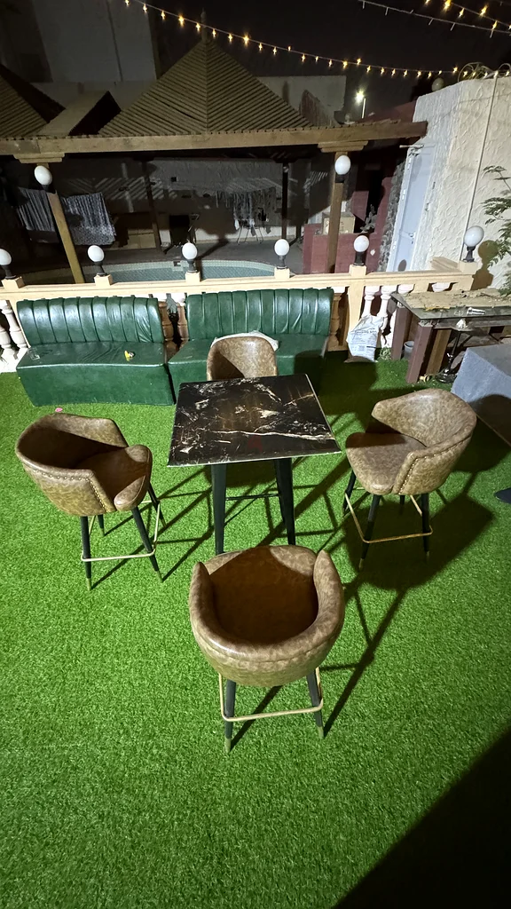 طاولات البار وكراسيه63188645321730111