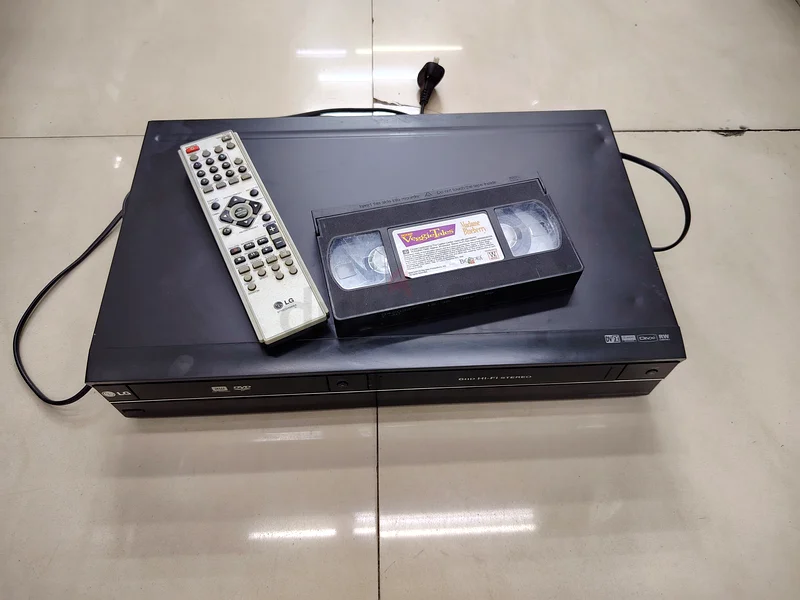Lg VCR and dvd player63263521297411111