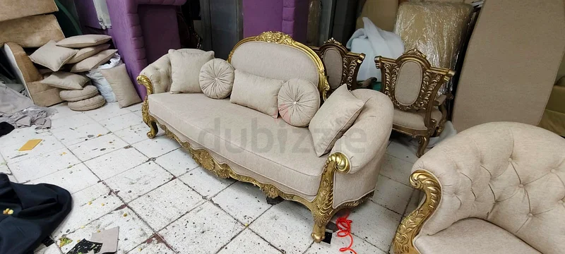 أقوم بإصلاح الأرائك وأقوم أيضًا بأعمال جديدة.63442071253635114