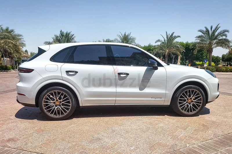 AED 5241/month | 2023 Porsche Cayenne Platinum Edition | GCC Specs | Ref#32178363150022873731113