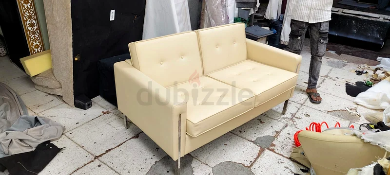 أقوم بإصلاح الأرائك وأقوم أيضًا بأعمال جديدة.63442071253635112