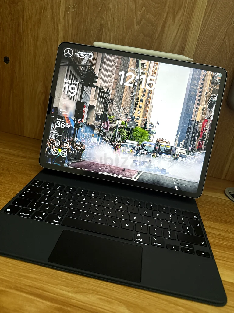 آيباد برو (12.9 بوصة) (الجيل السادس) مع خدمة Apple Care+ حتى 1 مايو 2026، السعر قابل للتفاوض63215873609347111