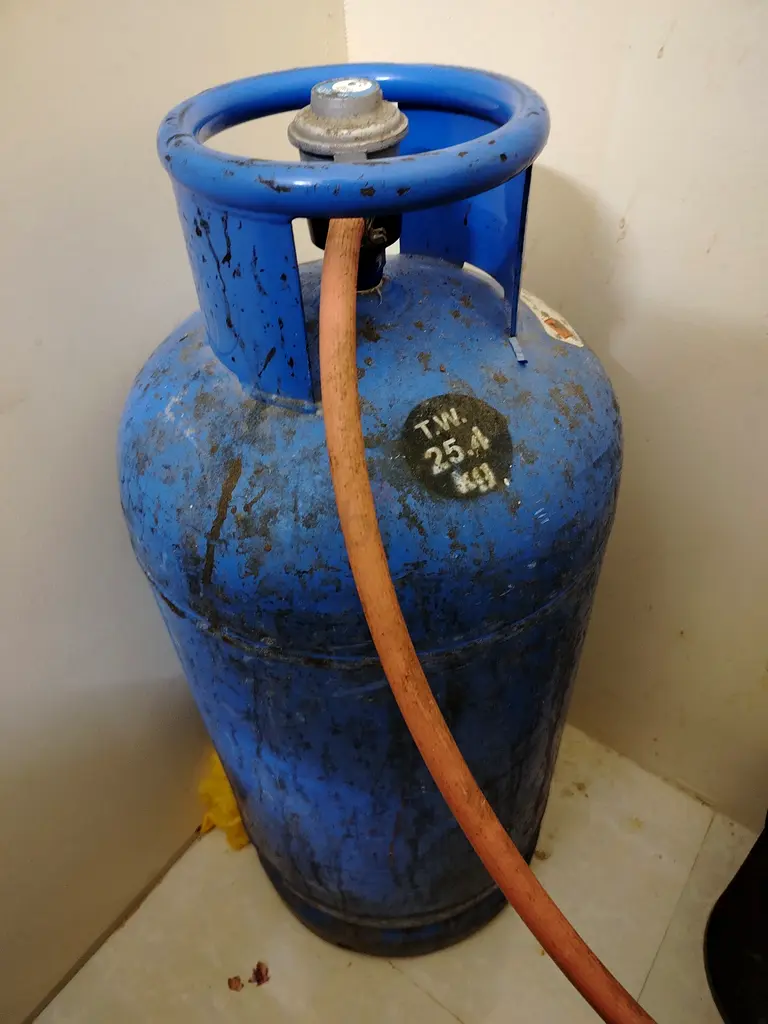 Gas cylinder63252441845506111