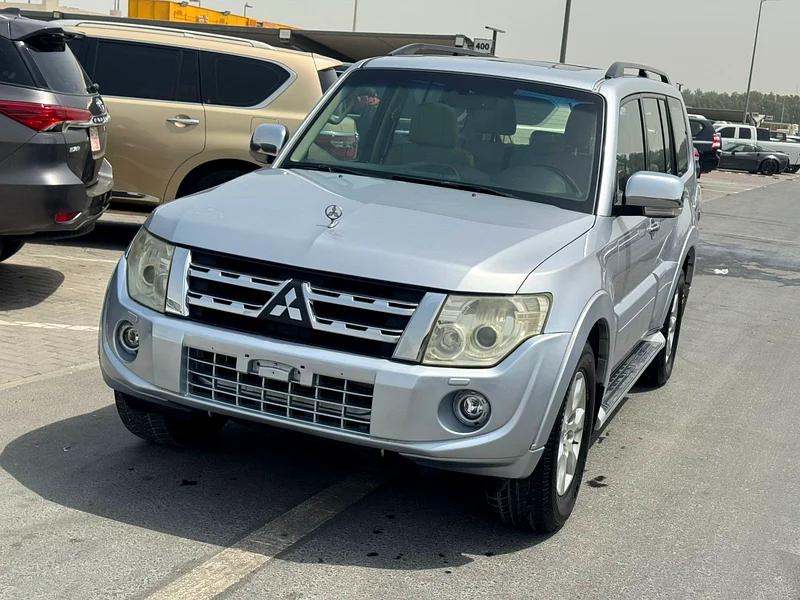 Mitsubshi pajero 2013 fullopshin silver color GCC Calen xar63152750035073112
