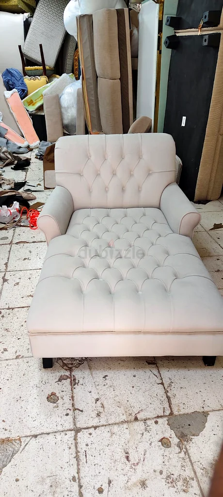 أقوم بإصلاح الأرائك وأقوم أيضًا بأعمال جديدة.63442071253635113
