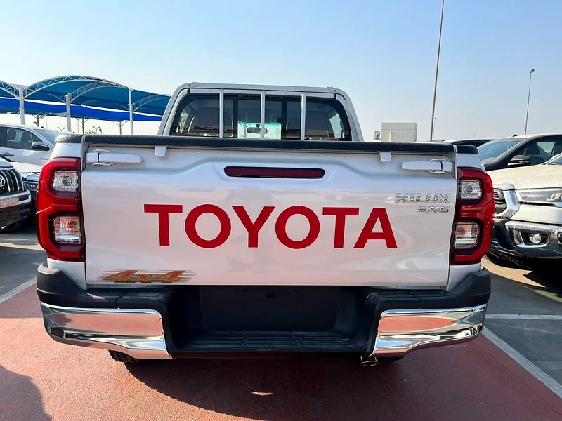 TOYOTA HILUX SR5 2.7 AT WITH PUSH START WHITE 202563147688660739114
