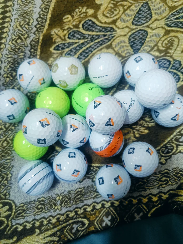 كرات غولف تيتليست برو في1 إكس وتي بي5 متوفرة للبيع!63246748172291112