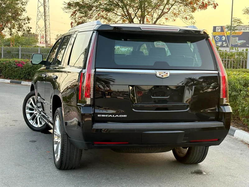 CADILLAC ESCALADE PREMIUM 2018-92000KM-GCC SPECS63175261279234113