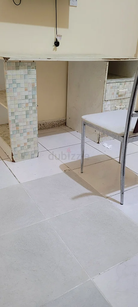 طاولة مع كرسي63264586611842119