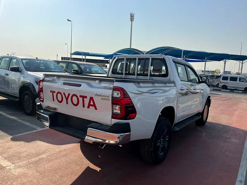 TOYOTA HILUX SR5 2.7 AT WITH PUSH START WHITE 202563147688660739113