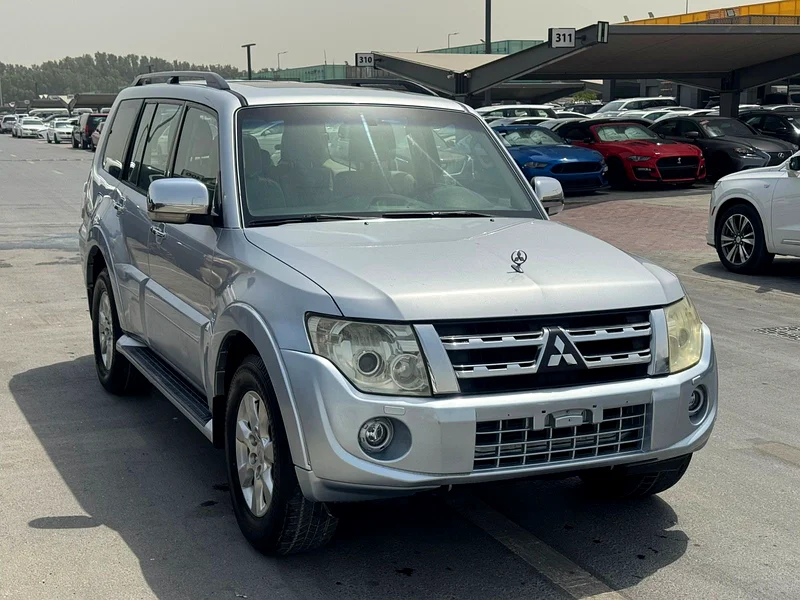 Mitsubshi pajero 2013 fullopshin silver color GCC Calen xar63152750035073113