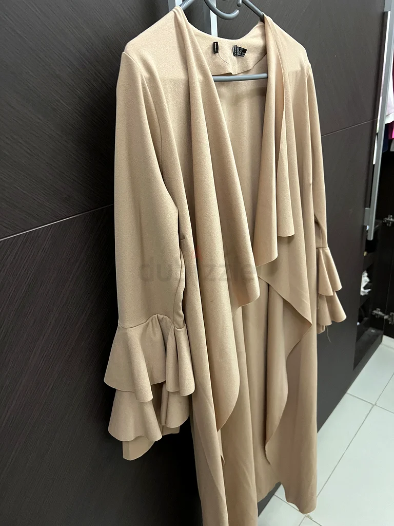 معطف طويل أنيق بلون بيج للبيع63237617356289111