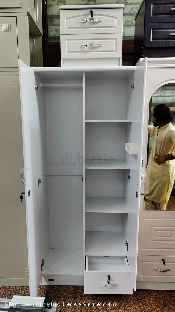 for sillng brand new cabinets 2 door and size val be Hite 185× vrth 80 dapd 4363179860372994111