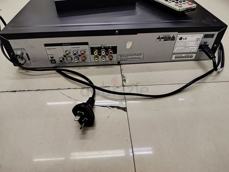 Lg VCR and dvd player63263521297411112