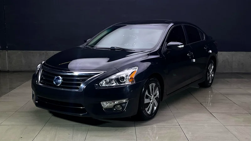 2013 Nissan Altima S Full Option (Sunroof) - Minor damage - Excellent Condition - Fresh Import63147685621251111