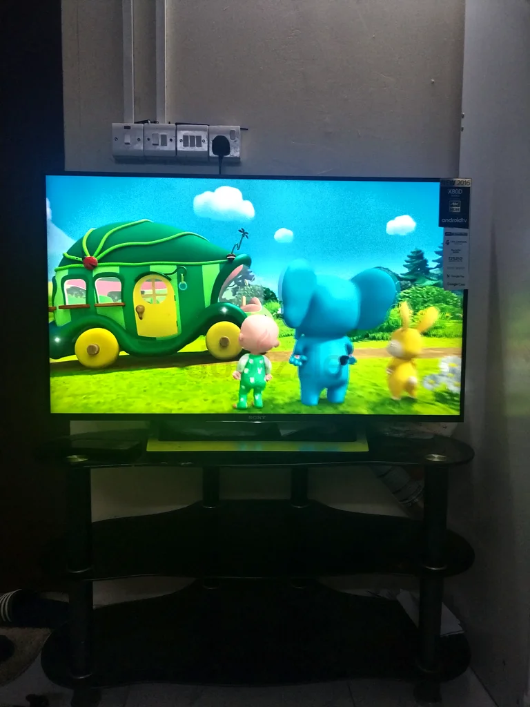 Stunning 55-Inch LED LCD TV - Perfect for Family Fun!632602225288971115