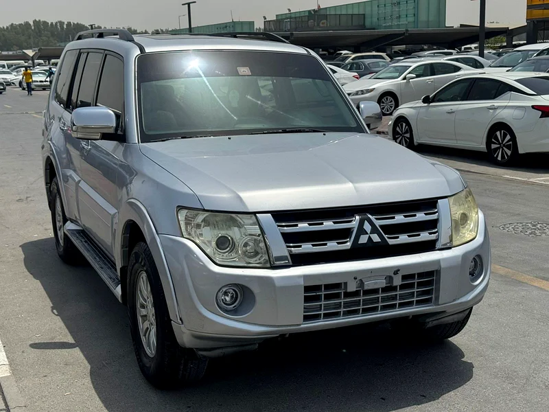 Mitsubshi pajero 2014 silver color fullopshin63152749529731112