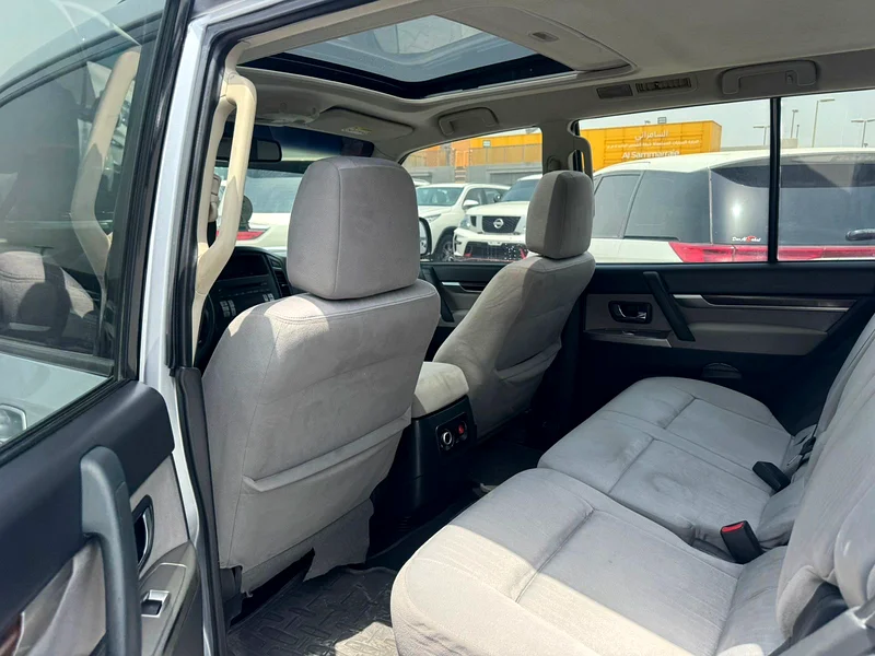 Mitsubshi pajero 2014 silver color fullopshin63152749529731113
