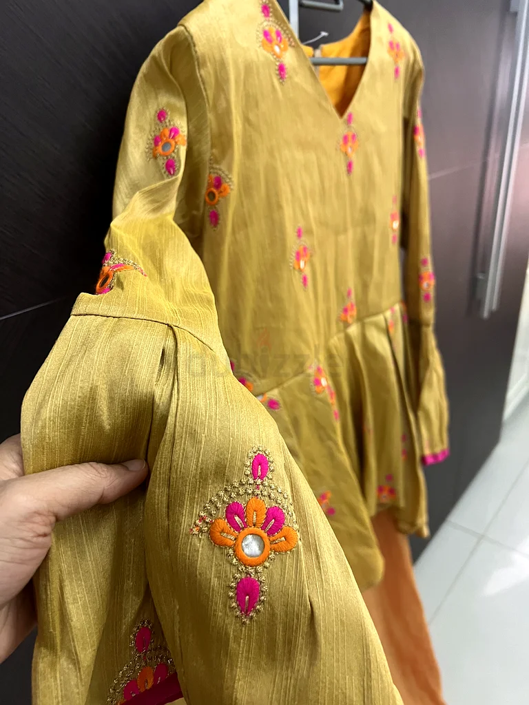 فستان أصفر أنيق تقليدي مع تطريز63237617380353111