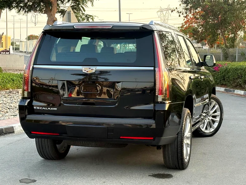 CADILLAC ESCALADE PREMIUM 2018-92000KM-GCC SPECS63175261279234112