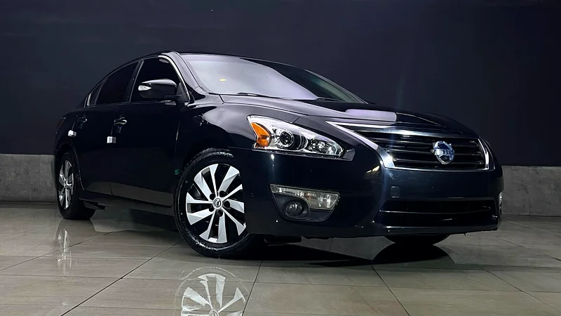 2013 Nissan Altima S Full Option (Sunroof) - Minor damage - Excellent Condition - Fresh Import63147685621251113